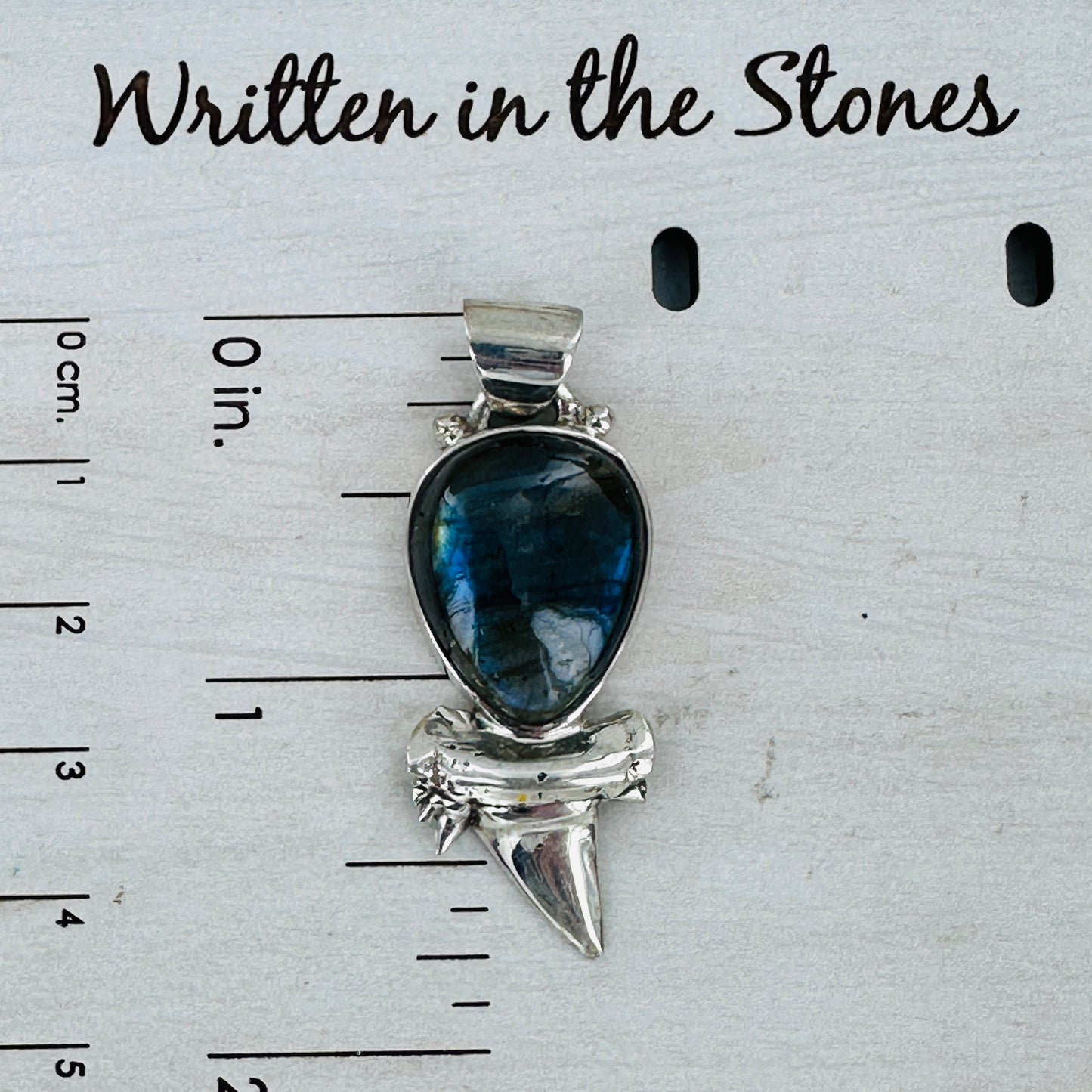 Sharks Tooth: Labradorite