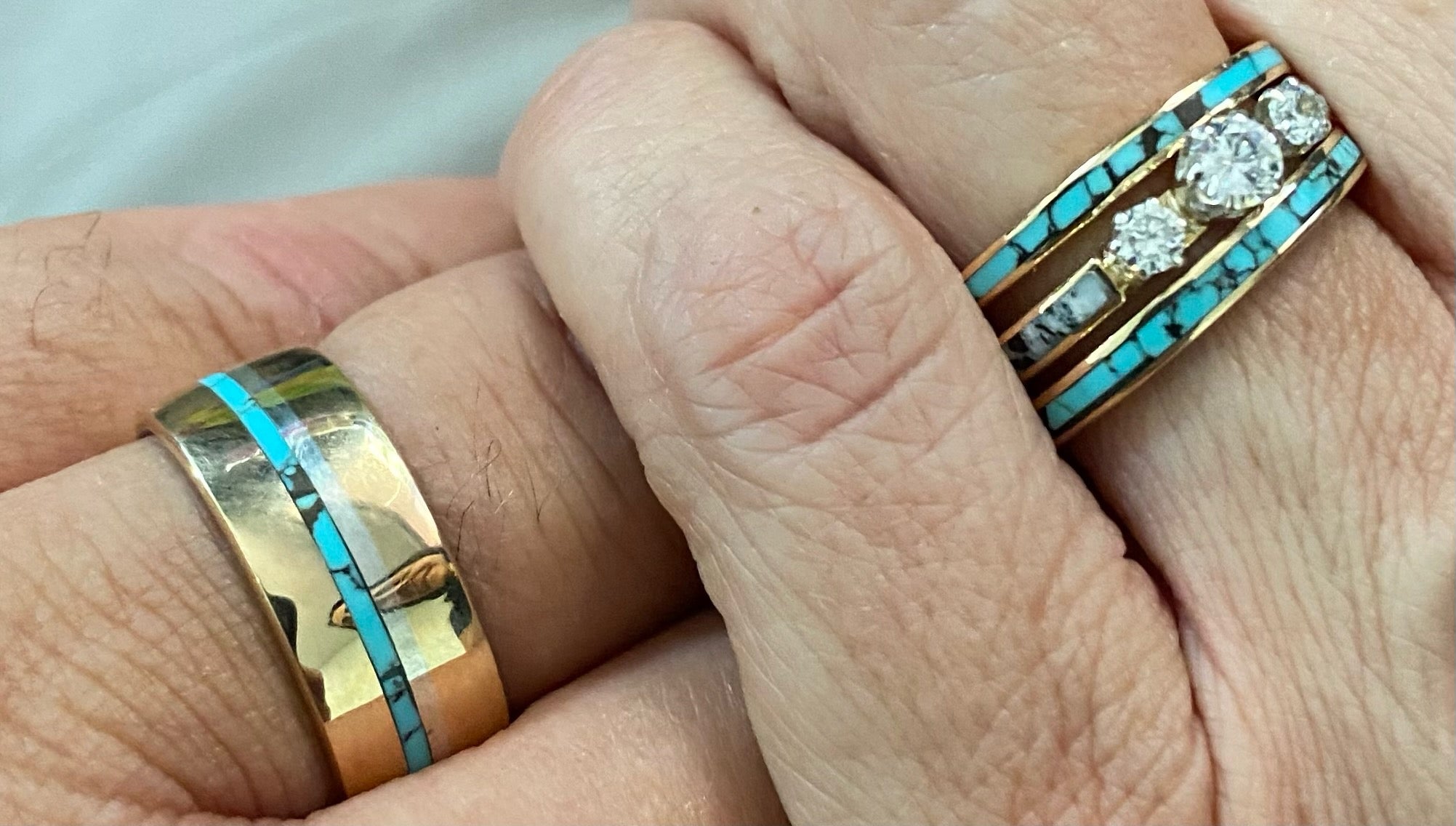 Gold ring deals with turquoise inlay